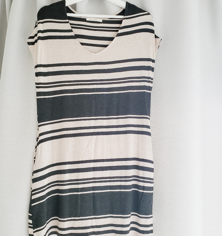 Dress with pockets